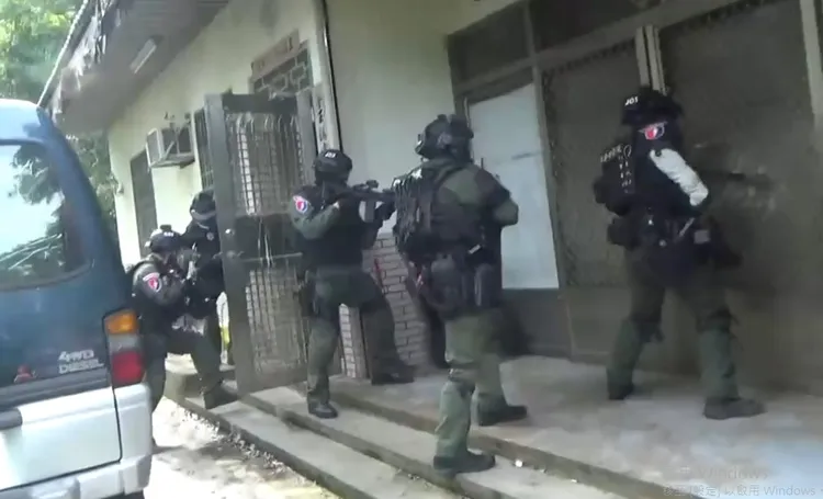 警方北中南同步展開攻堅。民眾提供