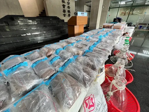刑事局台风夜破大型制毒厂 逮9名要命制毒师!扣313公斤安毒、市价逾2.5亿