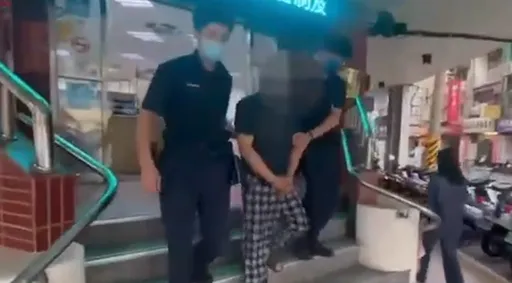 深夜拒攔查還加速落跑！基隆警圍捕逮獲通緝犯　當場起出「毒品+現金20萬」