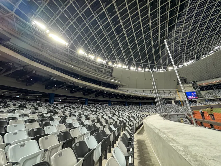 大巨蛋11月18日進行測試賽。   彭欣偉攝