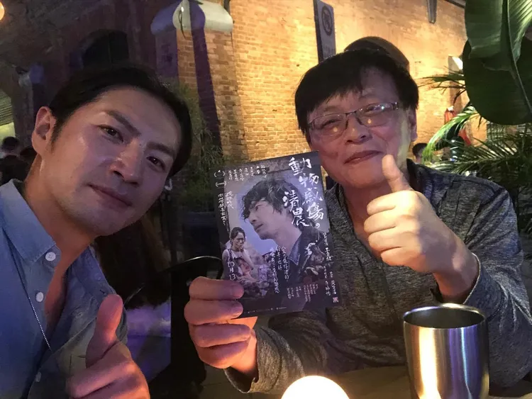 王育麟導演（右）與福地祐介有深厚情誼。凱渥提供