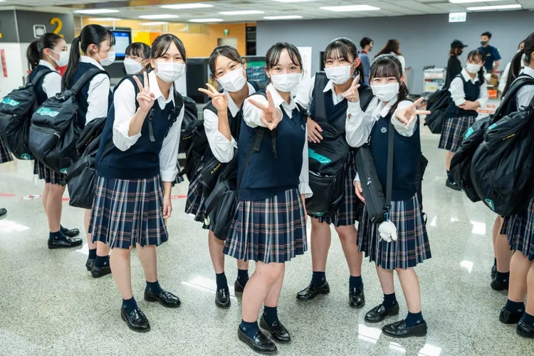 農大二高吹奏樂部「翡翠騎士」訪台昨考完期中考，馬上搭機來台。翻攝中華文化總會臉書