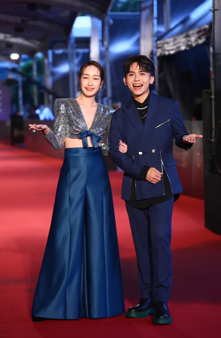 巴鈺(左)、黃豪平(右)金鐘５８紅毯主持方式，備受喜愛。彭欣偉攝