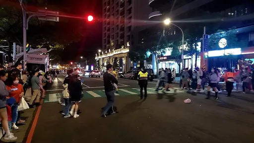 「桃園萬聖城」已逾30萬人次到訪 接駁車班次加密!桃警周五起加強交維避壅塞