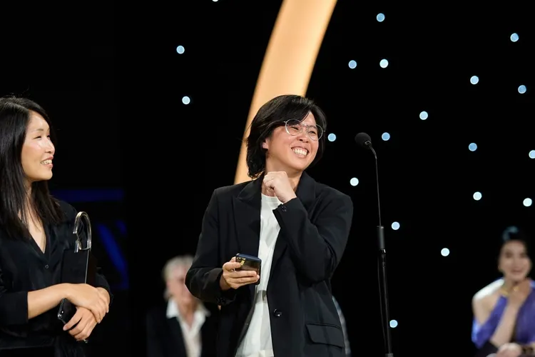 導演王品文獲獎致詞時，一度情緒哽咽。今日影像藝術有限公司提供