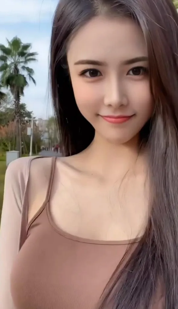 長髮清秀高顏質女孩。IG@vinsamet 提供