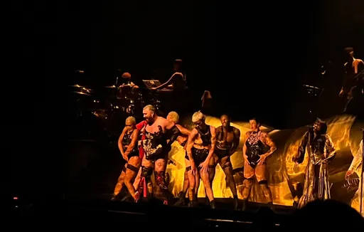 山姆史密斯首來台超辣!套網襪丁字褲性感熱舞 羞問「喜歡我裙子嗎」