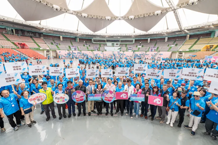 桃園市長青趣味運動會1600人參加。桃園市府提供
