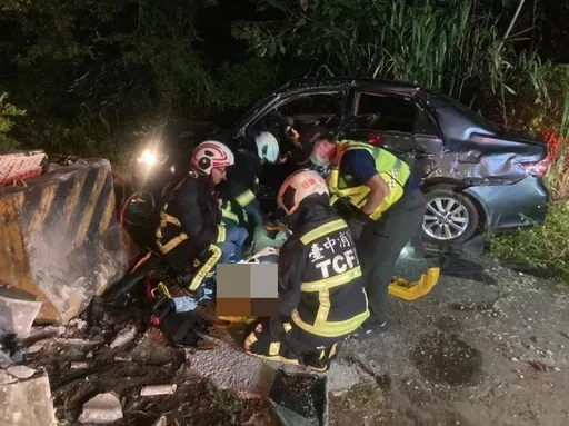 中秋連假前往谷關賞月　回程自撞護欄釀3傷