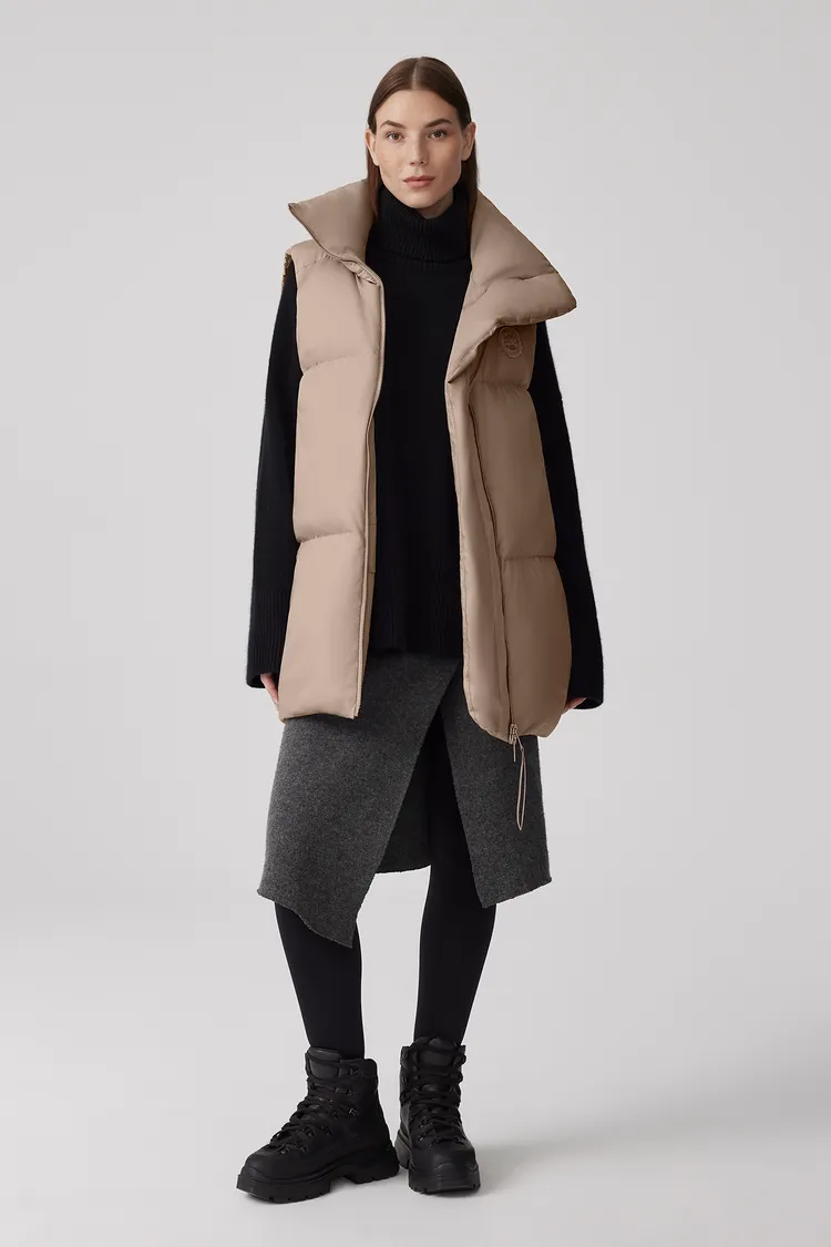 Garnet Long Vest長背心裝沙丘駝色，3萬4500元。品牌提供