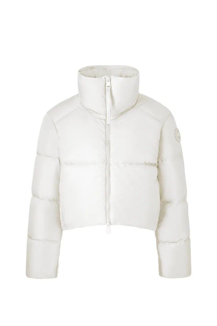 Garnet Cropped Puffer 短版羽絨外套女裝極白色，5萬5100元。品牌提供