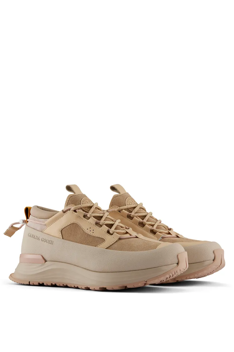 Glacier Trail 低筒運動鞋-女款-亞麻棕色，1萬5600元。品牌提供