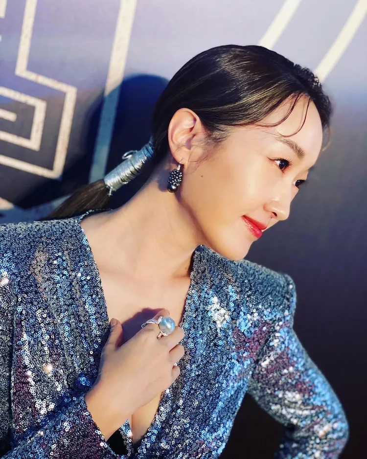 女星巴鈺第一次主持紅毯，表現大受好評。翻攝《巴鈺》粉絲頁