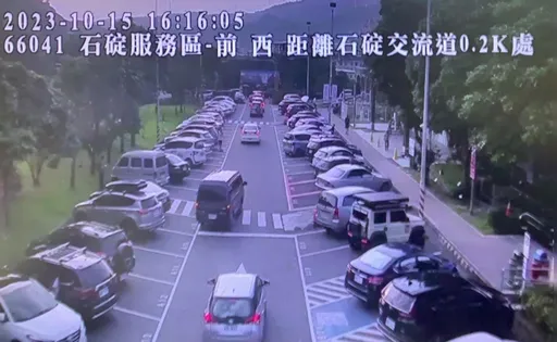 交通網紅號召「佔領」石碇服務區 高公局籲:讓給需要的用路人