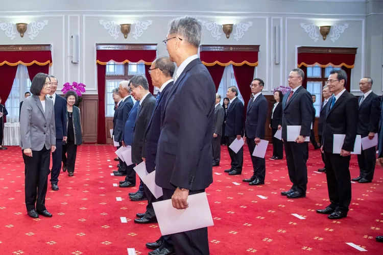 新任行政院政務人員、司法院大法官、監察院秘書長及駐外大使宣誓典禮。總統府提供