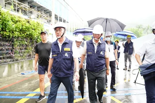 小犬颱帶雨來!李四川勘查大直街坍陷基地 抽水機待命防積水