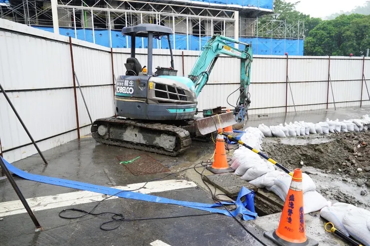 北市布設抽水機隨時待命。北市府提供