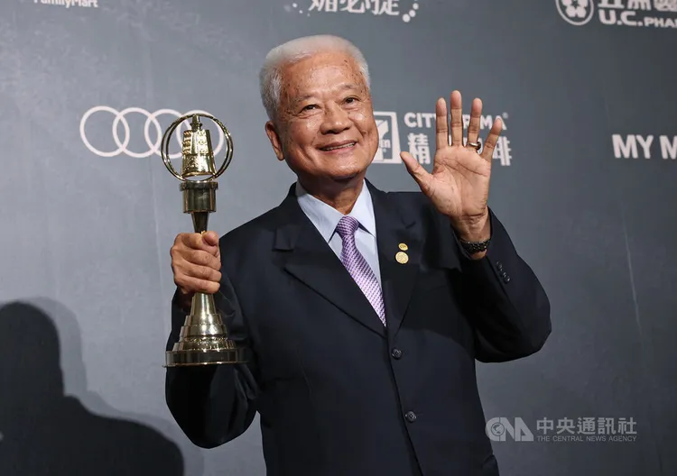 第58屆廣播金鐘獎頒獎典禮14日晚間在台北國父紀念館舉行，資深廣播人郭米村（丁村）獲頒本屆特別貢獻獎。中央社