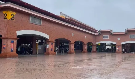 淡水捷運站「活春宮」影片瘋傳　差18歲姊弟戀找刺激！被逮GG了