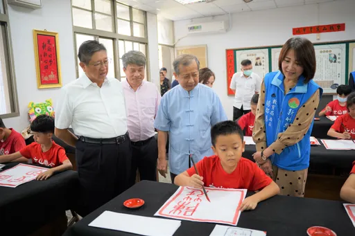 新竹縣國小設「教室」推廣書法教育 楊文科鼓勵學子傳承書法之美與藝術