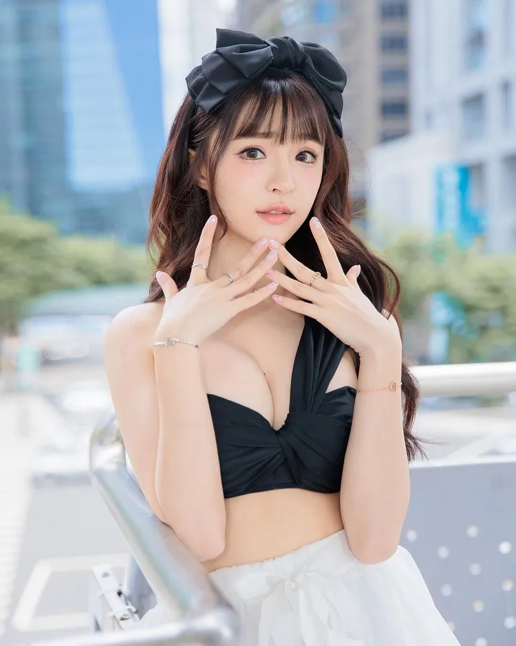 女星元元（吳婕安）擁有IG百萬追蹤數。翻攝元元IG