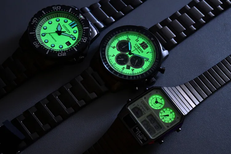 錶款將夜光錶盤結合GIP灰黑色澤電鍍工藝處理。品牌提供