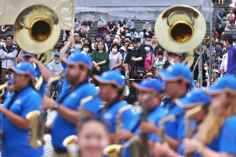美國UCLA棕熊行進樂隊「純金之聲」展現美式風格，帶來多首洗腦樂曲。林林攝