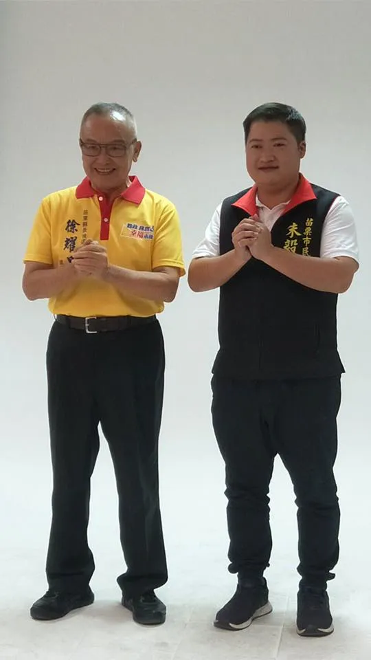 朱毅君曾和徐耀昌合影。翻攝自朱毅君臉書