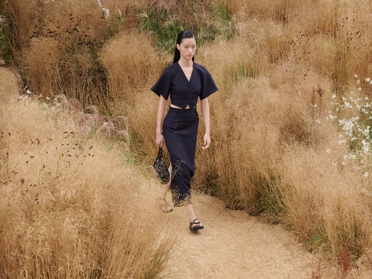 愛馬仕2024春夏系列，譜寫了溫柔的田園詩。品牌提供