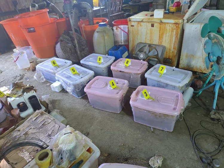 製毒工廠藏身東勢山區鐵皮屋。檢方提供