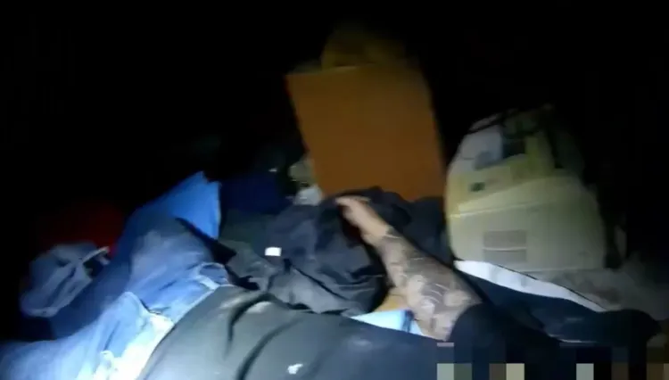 朱男被打到失去意識倒地。翻攝畫面