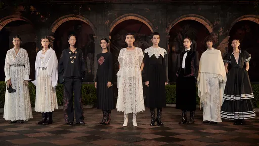 DIOR早春走進「靈魂之地」 西裝、粉洋裝致敬墨西哥傳奇繆思