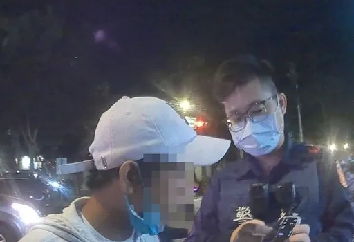 听咙某!移工酒驾被拦上演鸡同鸭讲 最后酒测超标送办