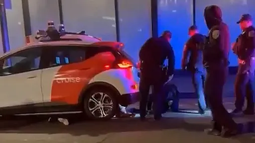 自動駕駛汽車「撞輾女子命危」 禍首是人類!肇事後落跑了