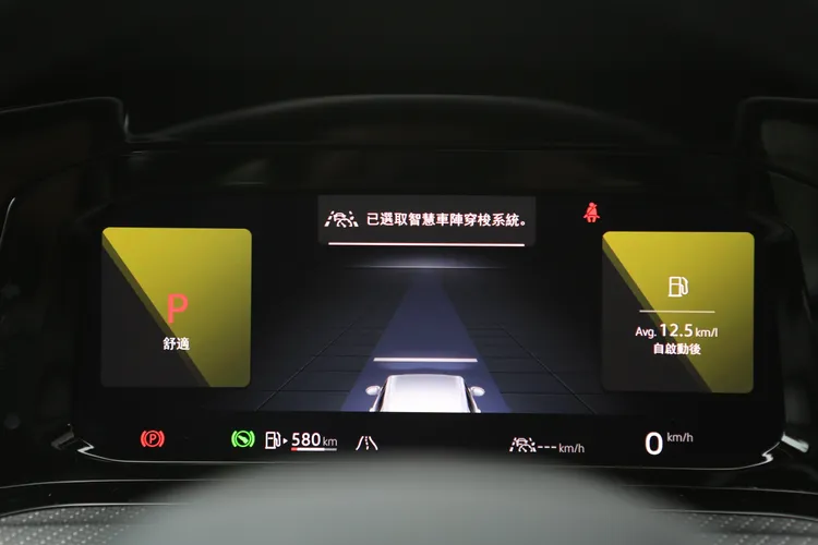 Volkswagen Golf全車系均標配IQ.DRIVE智能駕駛輔助系統，並可透過Travel Assist智慧車陣穿梭系統整合開啟Level 2駕駛輔助功能。林浩昇攝