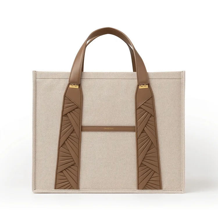 芭蕾課百摺帆布中托特包，英鎊1630元（約台幣6萬4400元）。品牌提供