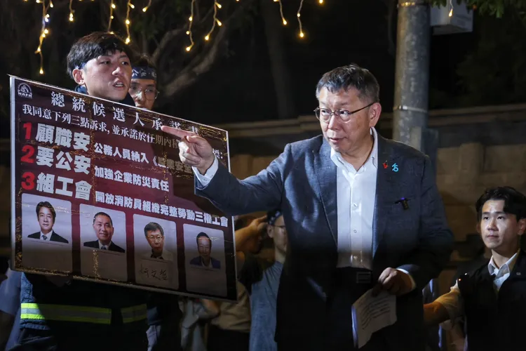 柯文哲到場發言，表態支持「顧職安」、「要公安」以及「組工會」三大訴求。林林攝