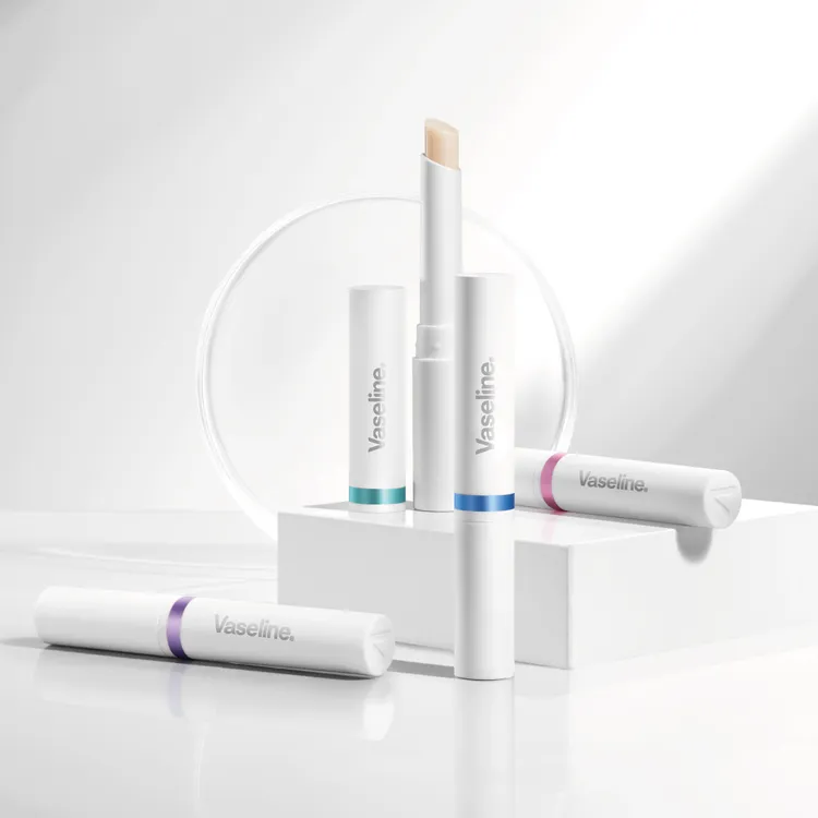 凡士林全能精華潤唇膏系列外型時尚簡約，各265元。品牌提供