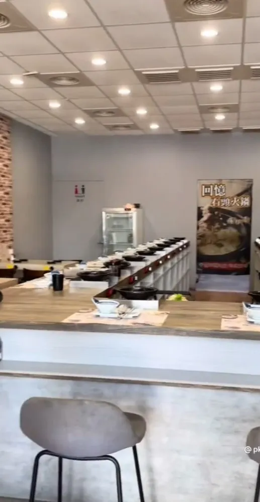 傳統石頭火鍋用餐環境。TikTok@pkfoodie182 / IG：pkfoodie182 提供