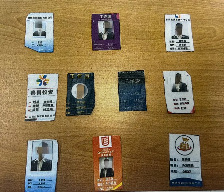 警方查扣大量假證件。翻攝畫面