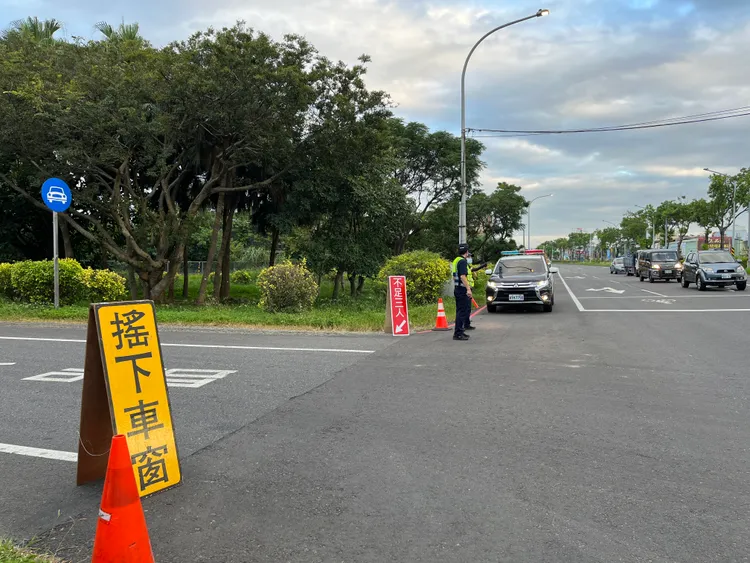 國3龍潭交流道南下匝道高承載。龍潭警分提供