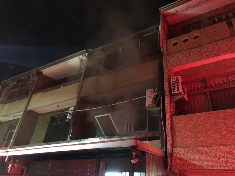 麻豆自由路一棟屋宅二樓傳出火警。讀者提供