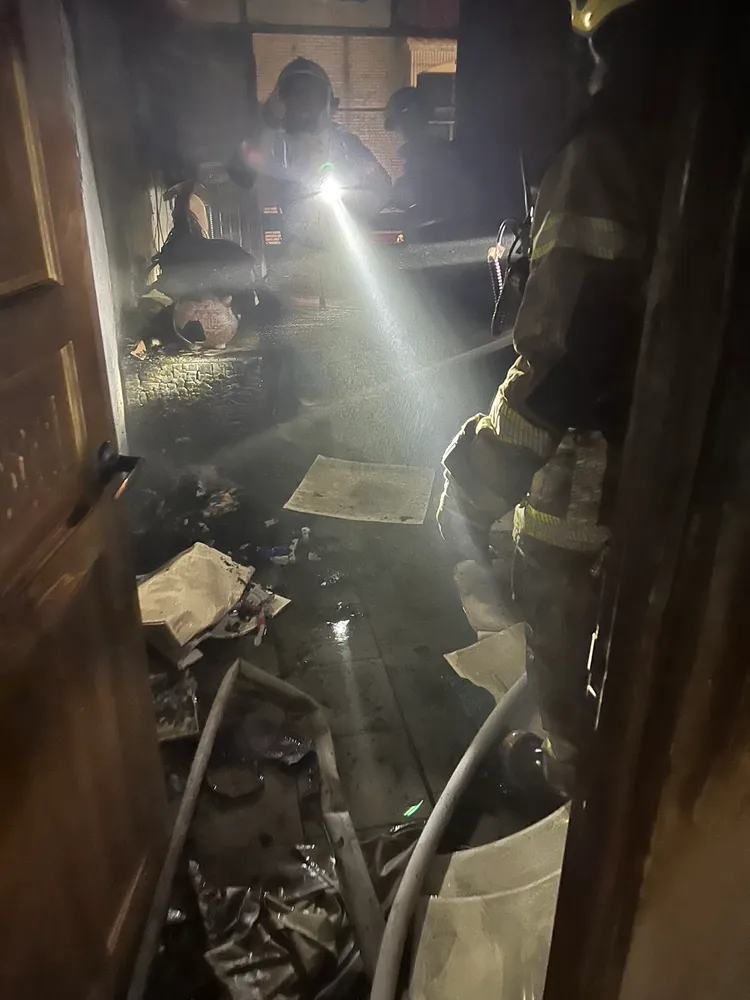 警消約花10分鐘撲滅火勢。讀者提供