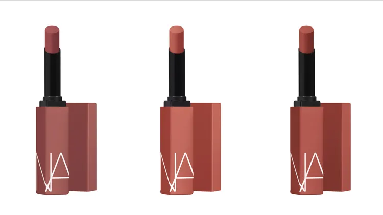 NARS特霧絲柔持色唇膏（左起）煙燻茶棕#103、奶杏橘棕#116、玫瑰豆沙棕#117，各1100元。品牌提供