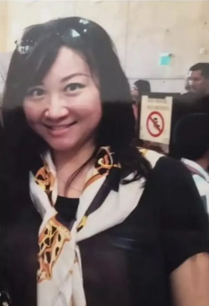 鄭少秋大女兒鄭安儀。