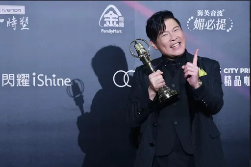 吳宗憲酸「做輕鬆節目」　網友一查「曾國城拿6座金鐘」戰績超強