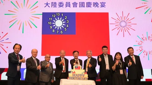 國慶晚宴「國旗變13道光芒」挨轟　陸委會道歉了！曝光出包原因