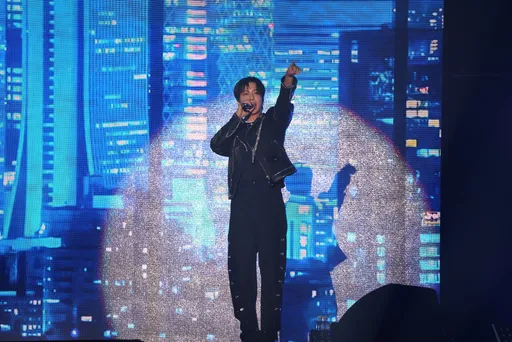 CNBLUE鄭容和天母嗨唱跳下台 寵粉求婚:嫁給我好嗎