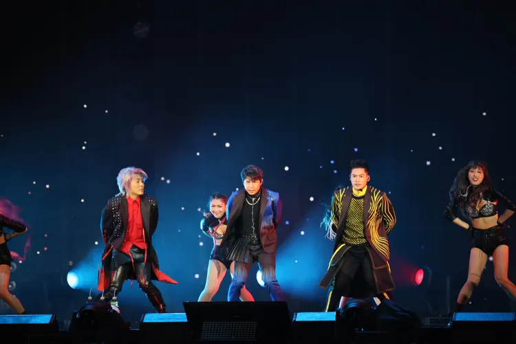 5566攻蛋載歌載舞。娛樂中心攝