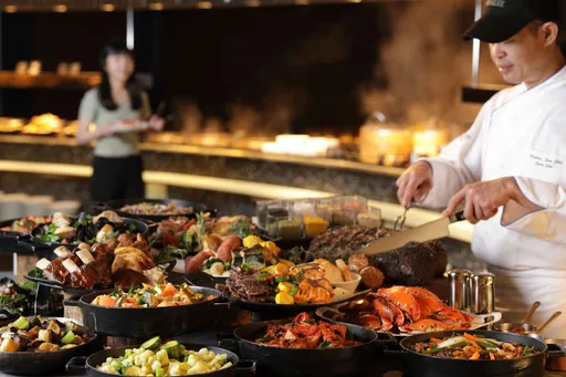 白晝之夜台北街頭「起義」!晶華專車接送房客遊覽藝文盛事